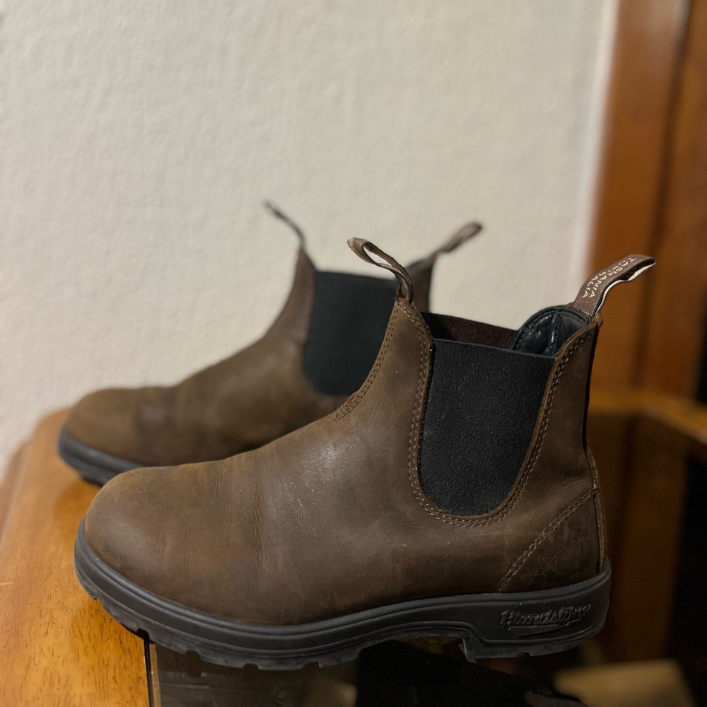 Blundstone Boots in Antique Brown